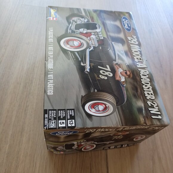 Revell model car kit 29 model A roaderster 2 in 1 open box never used - Picture 8 of 8